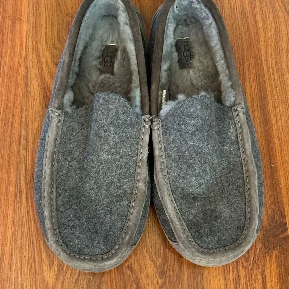UGG Men’s gray ascot moccasin slippers, suede size 11